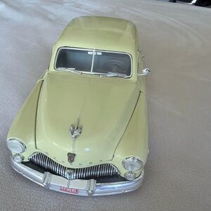 Vintage Yellow Diecast Model Car – Collectible Classic Car Toy Display Piece